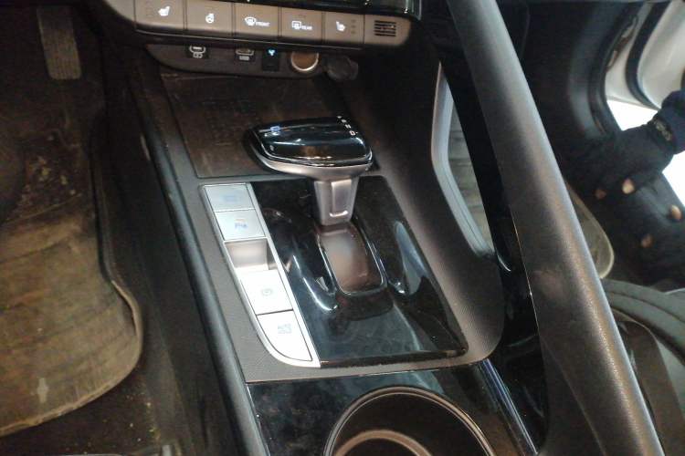 Used Hyundai Elantra 2023 1.5L CVT LUX Prestige Edition
