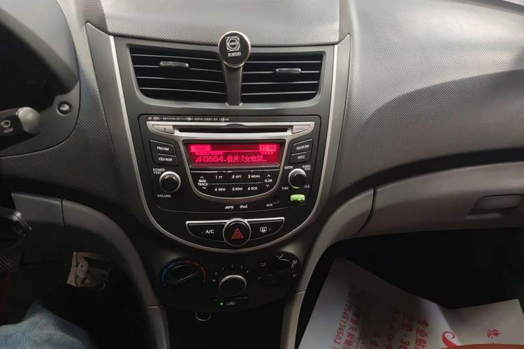 Used Hyundai Verna (older generation) 2014 1.4L Manual Smart GLS Trim
