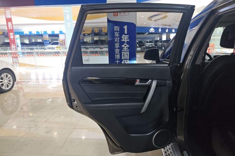 Used Chevrolet Captiva 2015 2.4L 4x4 Flagship Edition 7-Seater