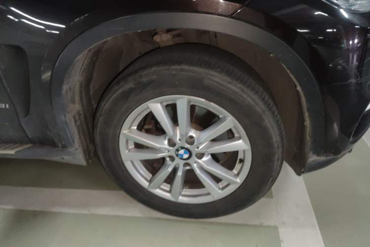 Used BMW X5 2015 xDrive28i Right Front Wheel Hub