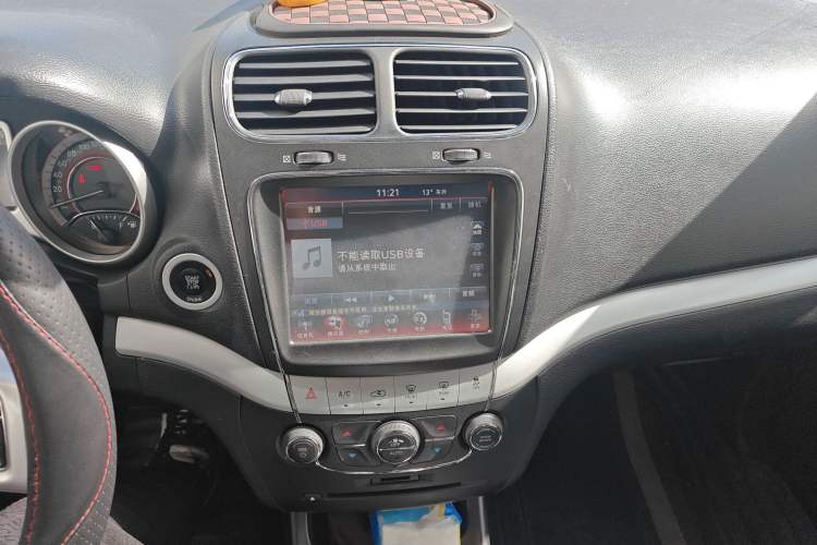 Used Dodge Journey 2013 2.4L Two-Wheel Drive Luxury Version