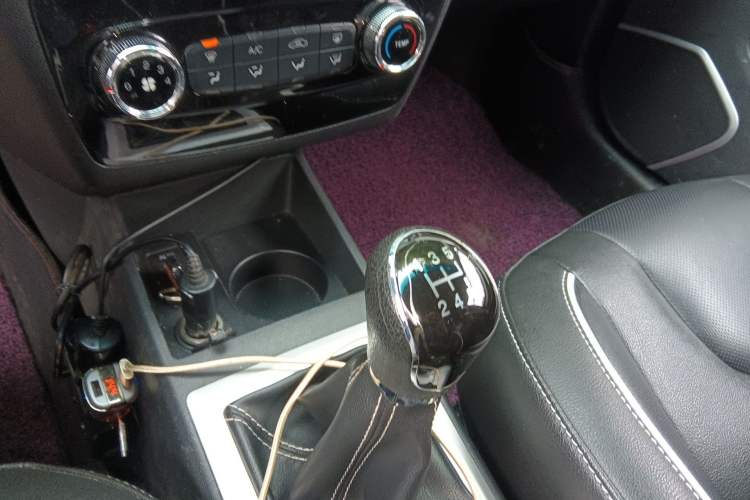 Used JAC Group Refine S2 2015 1.5L Manual Luxury Smart Model Gear Lever