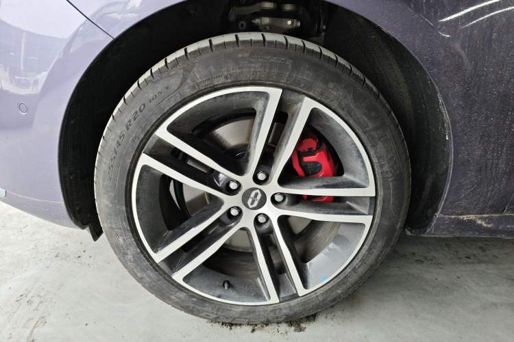 Used Hima AITO M5 2025 Extended-Range Ultra All-Wheel-Drive Version Left Front Wheel Hub