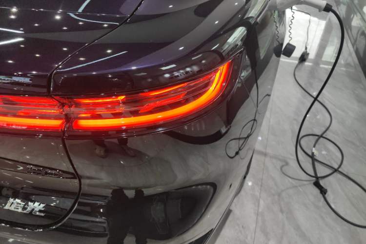 Used VOYAH PASSION 2024 PHEV Four-Wheel Drive Ultra-Long Range Executive Edition Right Rear Taillight