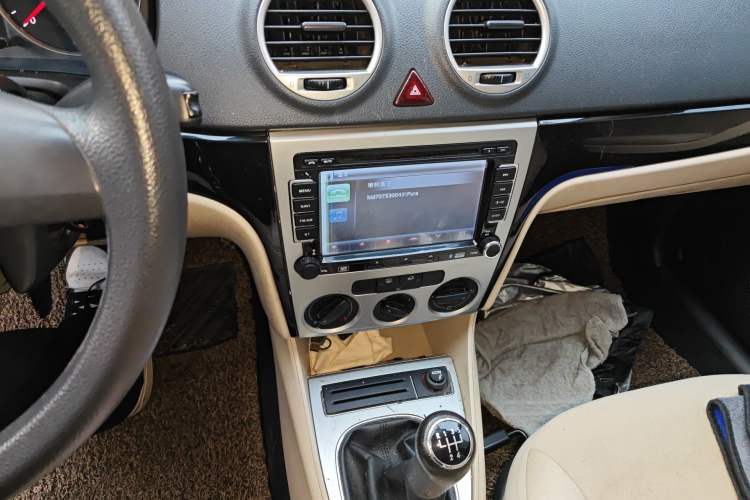 Used Volkswagen Lavida 2011 1.6L Manual Joy Version Audio And AC Panel