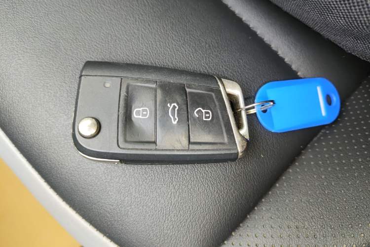 Used Volkswagen T-ROC 2024 300TSI DSG Two-Wheel-Drive Chen Guang Edition Vehicle Key