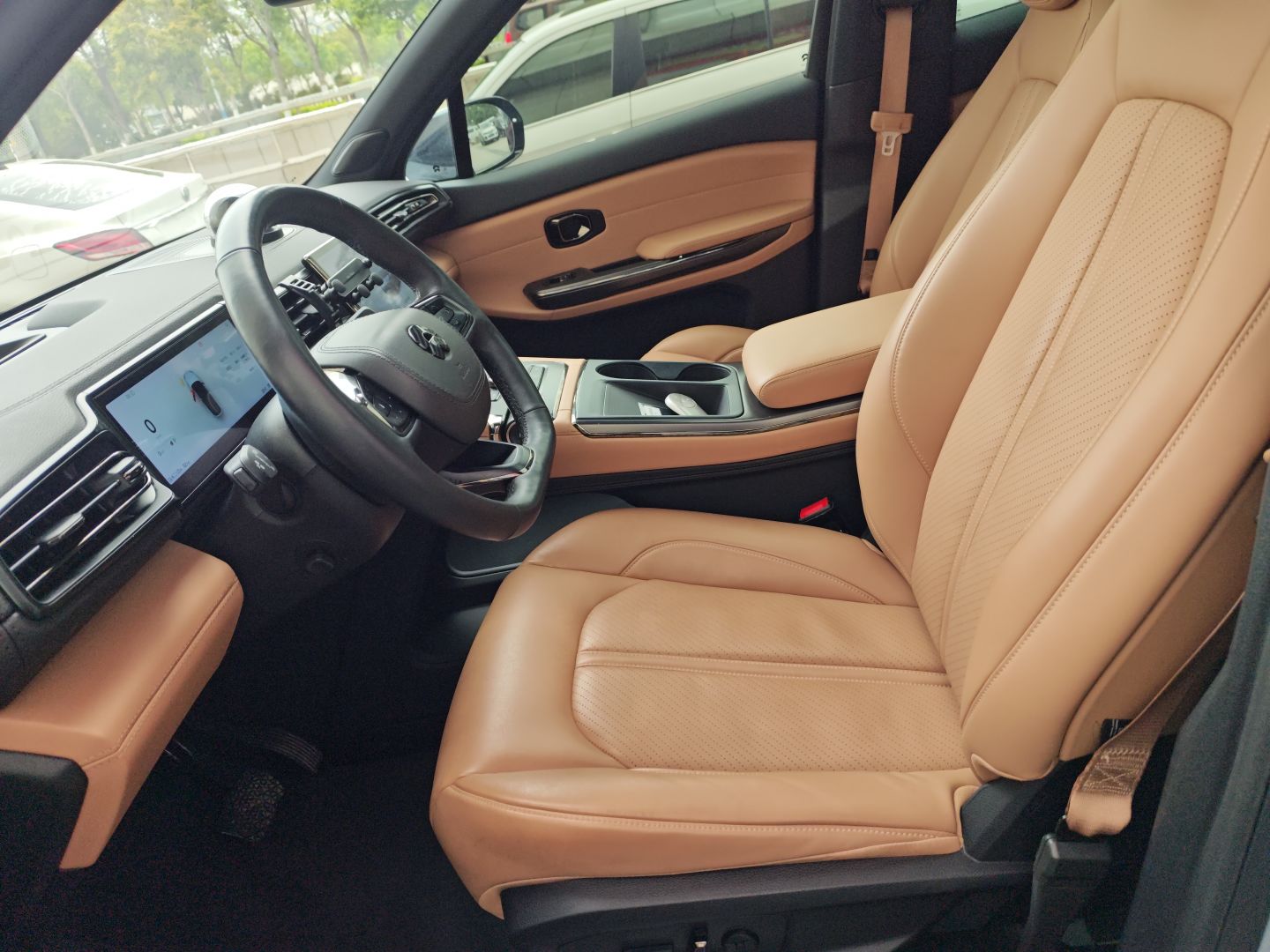 Переднее сиденье в автомобиле