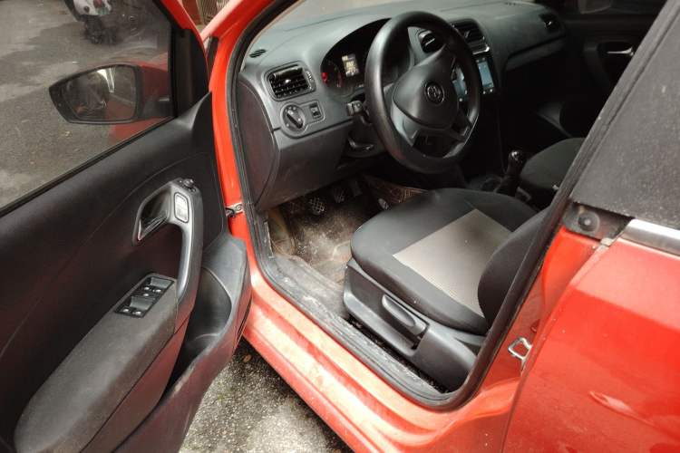 Used Volkswagen Polo 2016 1.4L Manual Fashion Model Driver Seat