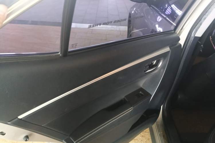 Used Toyota Corolla 2018 Dual-Engine 1.8L E-CVT Smart Edition
