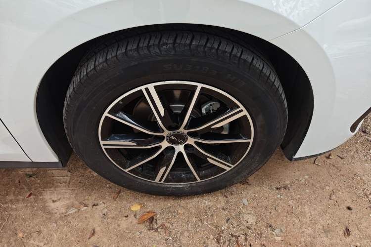 Used BYD Seal 06 New Energy 2024 DM-i 120KM Prestige Model Right Front Wheel Hub