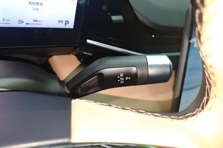 Used Geely Galaxy L6 2024 125km PLUS Dragon Edition Gear Lever