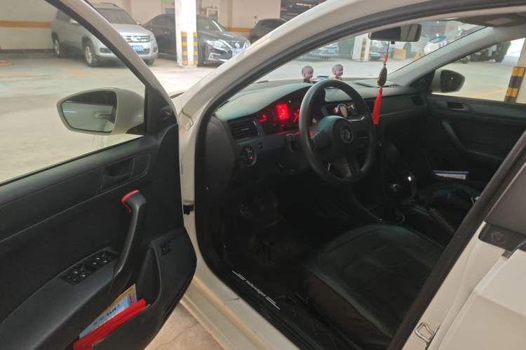 Used Volkswagen Santana 2015 1.6L Manual Fashion Edition
