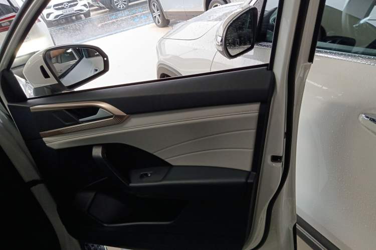 Used Volkswagen Tharu 2023 300TSI Two-Wheel-Drive Full Moon Edition