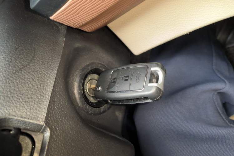 Used FORTHING Lingzhi 2020 M5L 1.6L Luxury 7-Seater Vehicle Key