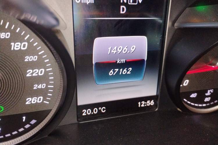 Used Mercedes-Benz C-Class 2015 Revised C 200 L Sport Edition Odometer Close Up