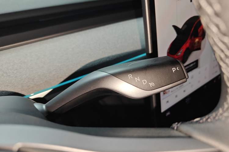 Used Tesla Model Y 2023 Rear-Wheel-Drive Version
