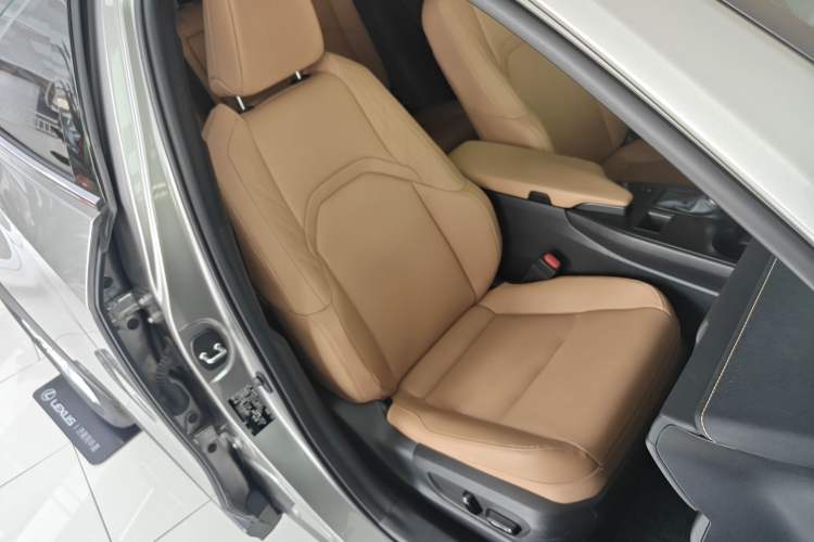 Used Lexus UX 2022 260h Explore-Edition
