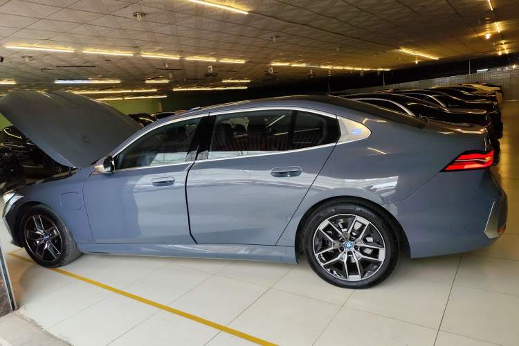 Used BMW i5 2024 eDrive 35L Prestige Luxury Package
