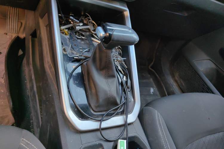 Used Wuling Alvez 2023 1.5L CVT Comfort Edition Gear Lever