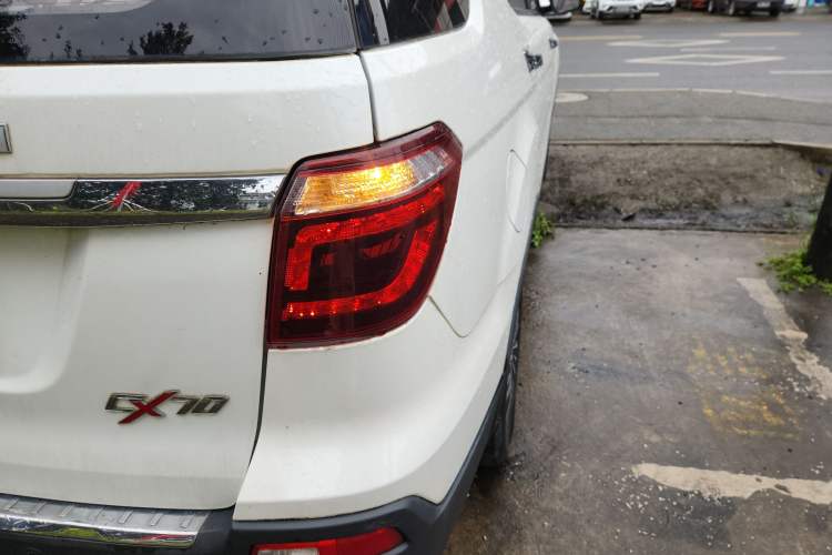 Used Oshan CX70 2017 Facelifted CX70T 1.5T Manual High-Performance Edition
