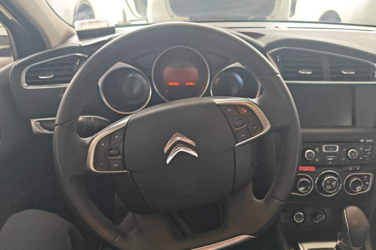 Used Citroen C4L 2014 1.6THP Intelligent Drive Automatic Dynamic Model Steering Wheel