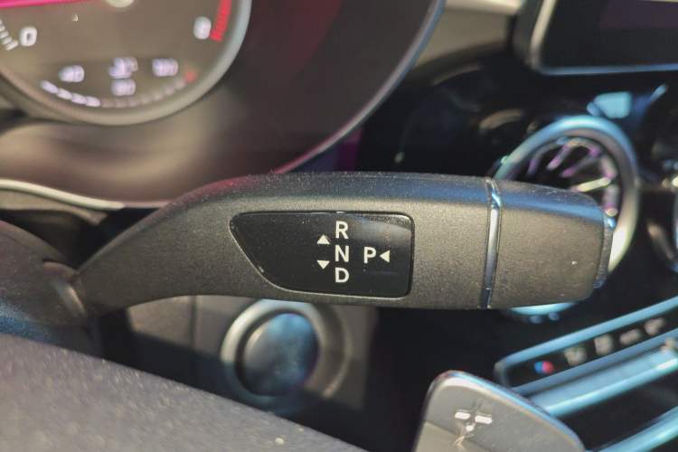 Used Mercedes-Benz C-Class 2015 C 200 Sport Edition Gear Lever