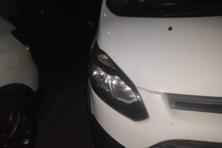 Used Ford Transit 2017 2.0T Diesel Multi-Purpose Commercial Vehicle Short Wheelbase Mid-Roof China IV Standard Right Front Headlight