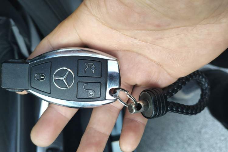 Used Mercedes-Benz R-Class 2011 R 350 L 4MATIC Vehicle Key