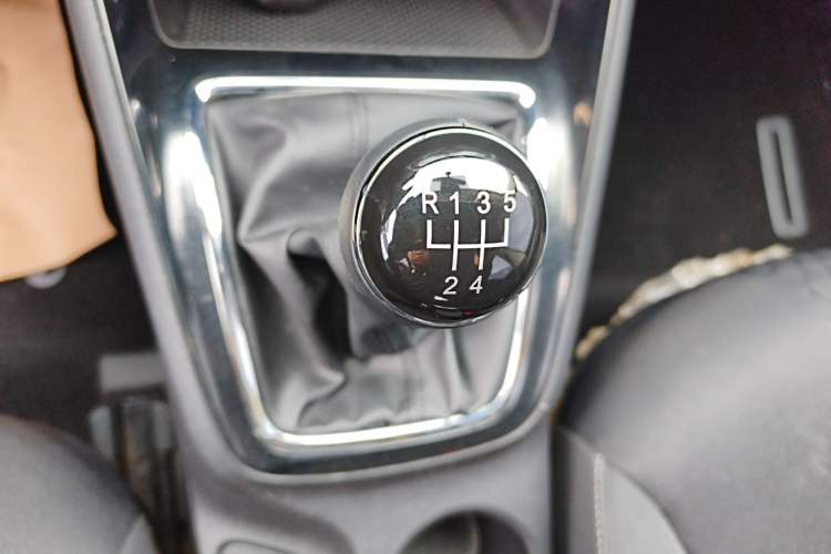 Used Roewe i5 2019 1.5L Manual 4G Connected Langyue Edition Gear Lever