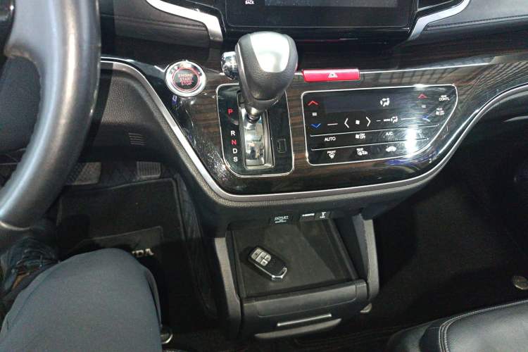 Used Honda Odyssey 2018 2.4L Supreme Edition Gear Lever