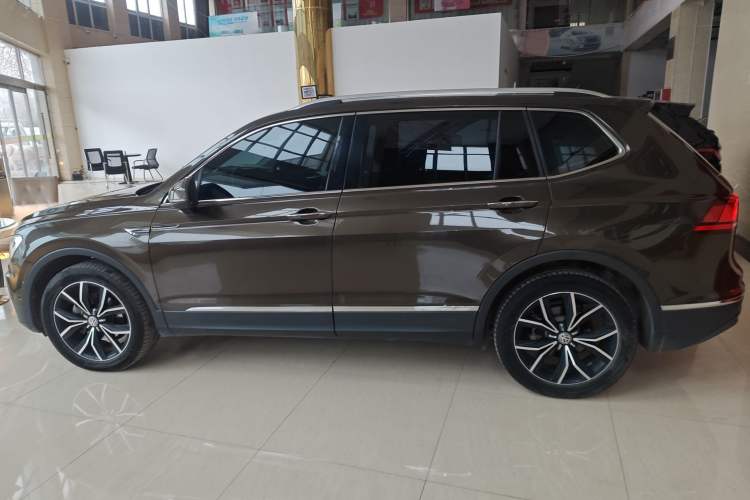 Used Volkswagen Tiguan L 2020 330TSI Automatic Two-Wheel Drive Smart Luxury Edition China VI Standard
