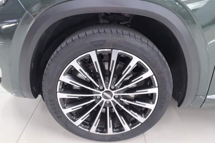 Used Geely Auto Monjaro L 2025 Dongfang Yao 2.0TD Automatic All-Wheel-Drive Wangyue Edition Left Front Wheel Hub