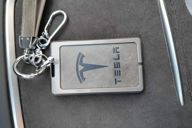 Used Tesla Model Y 2021 Long-Range All-Wheel-Drive Version
