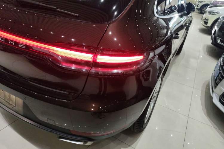 Used Porsche Macan 2018 Macan 2.0T Right Rear Taillight