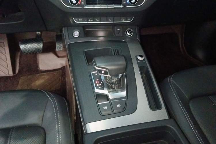 Used Audi Q5L 2022 40T Fashionable and Elegant Model