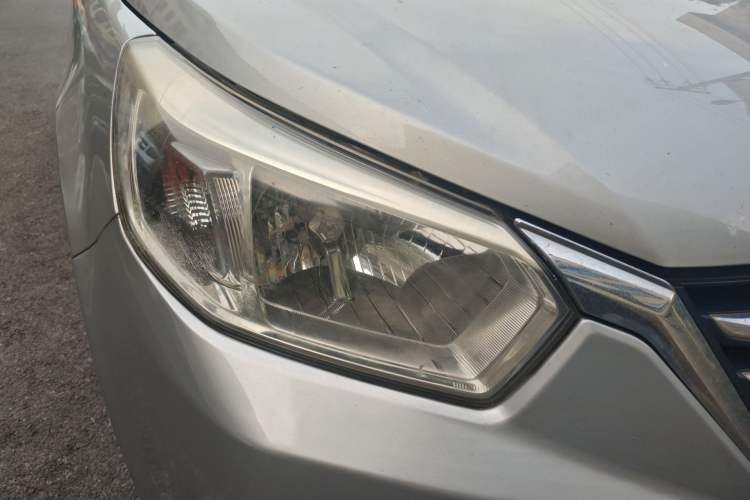 Used Venucia D50 2015 1.6L Manual Fashion Edition Right Front Headlight