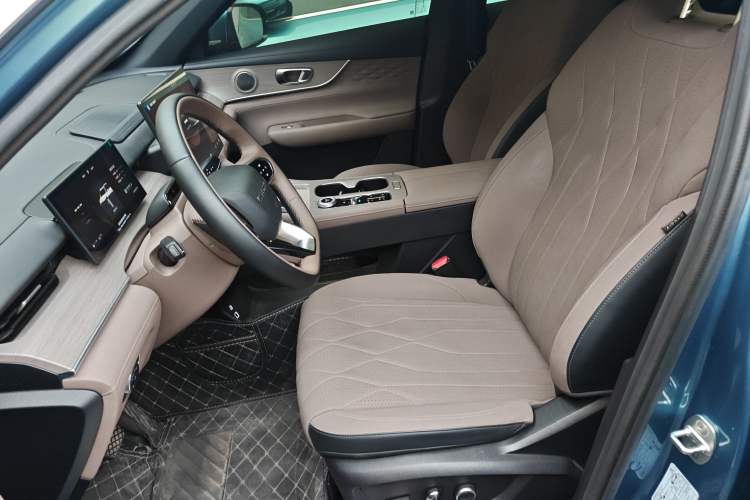 Used Chery Tiggo 8 PLUS C-DM 2025 1.5T 116 km Prestige Version 5 Seats