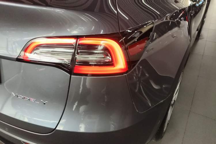 Used Tesla Model Y 2021 Standard Range Rear-Wheel Drive Version Exterior 3