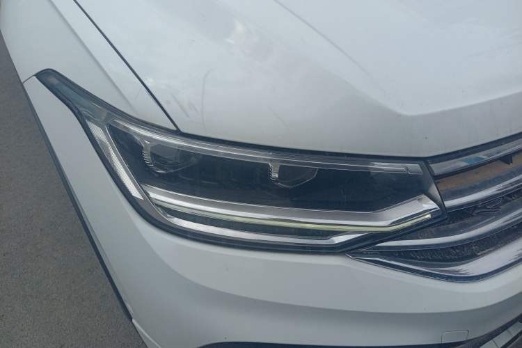 Used Volkswagen Tiguan L 2023 380TSI Automatic All-Wheel Drive R-Line Enhanced 7-Seater Right Front Headlight