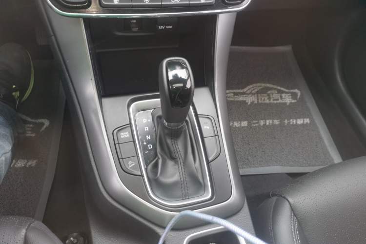 Used Hyundai ix35 2018 2.0L Automatic Two-Wheel Drive Zhiyong·Changlian Edition Gear Lever
