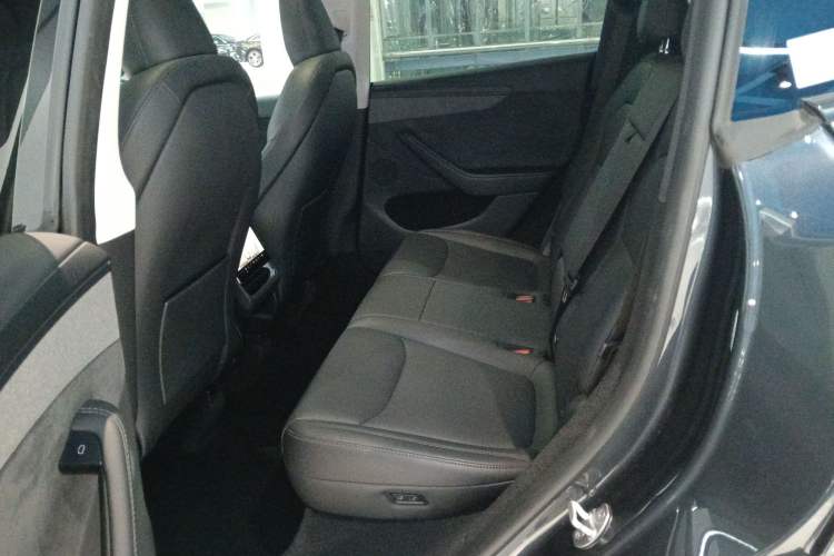 Used Tesla Model Y 2025 Long-Range All-Wheel-Drive Version