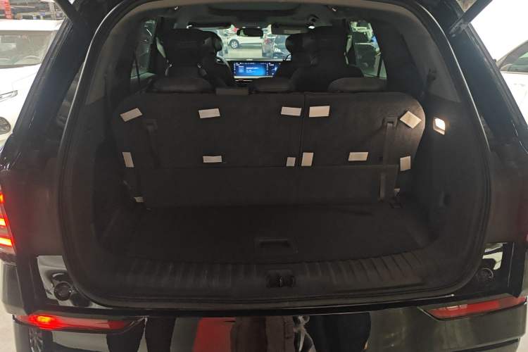 Used Ford Edge 2023 Ford Explorer L 2.0T EcoBoost Four-Wheel Drive 7-Seater Supreme Model Trunk