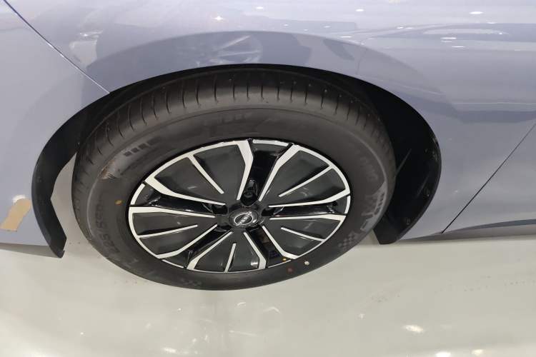 Used Nissan N6 2026 Model 180 Max Left Front Wheel Hub