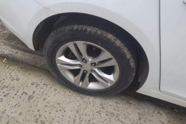 Used Chevrolet Cruze 2013 Hatchback 1.6L Manual Luxury Model Right Rear Wheel Hub