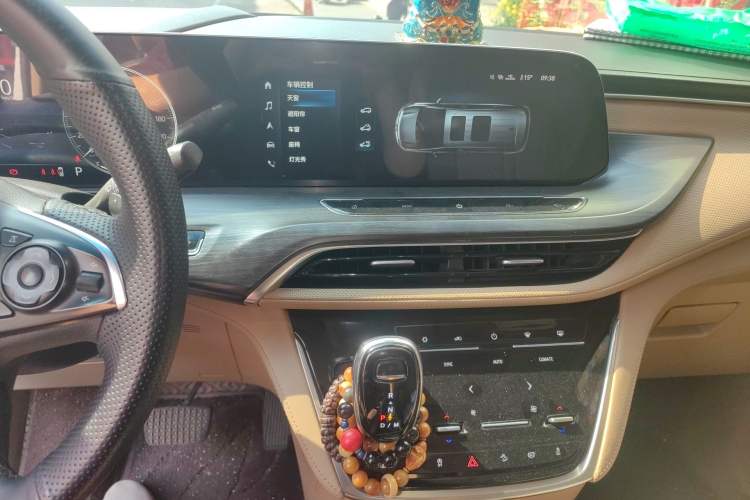 Used Buick GL8 2021 ES Landtrek 653T Smart Luxury Model Audio And AC Panel