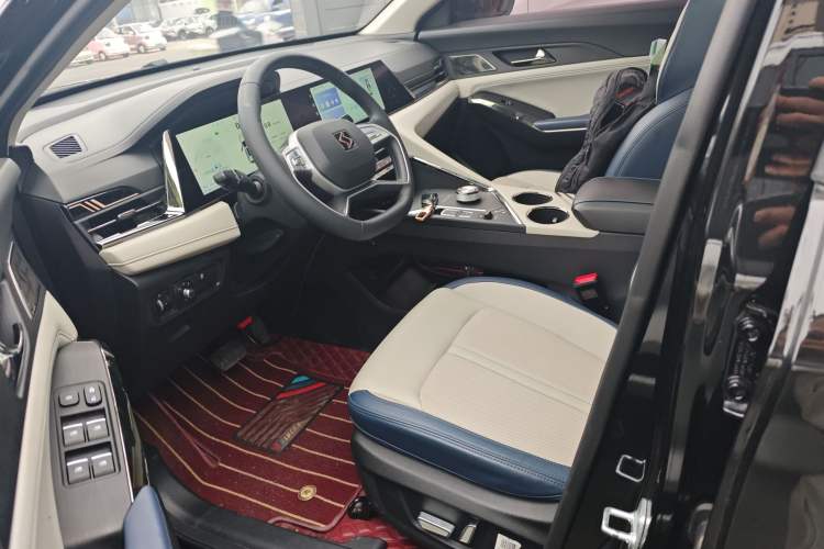 Used SOL X8 PLUS 2023 1.5 TGDI DCT Smart Home Edition 7-Seater