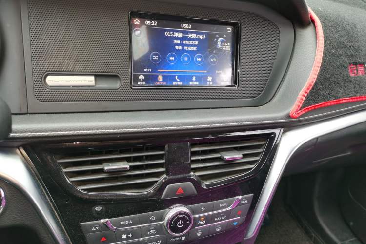 Used Venucia T90 2017 2.0L Manual ZhiShang Edition Audio And AC Panel