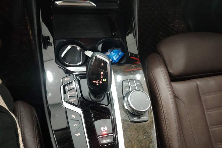 Used BMW X3 2020 xDrive30i Luxury Model with M Sport Package Gear Lever