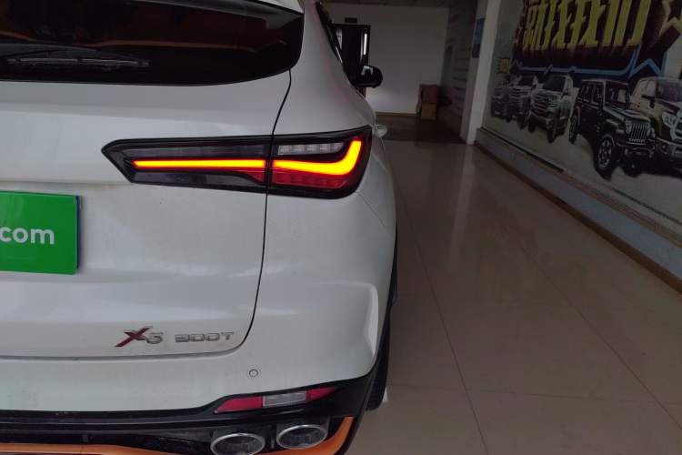 Used CHANGAN OSHAN X5 2022 Sport Edition 1.5T DCT Hurricane Sonic Right Rear Taillight