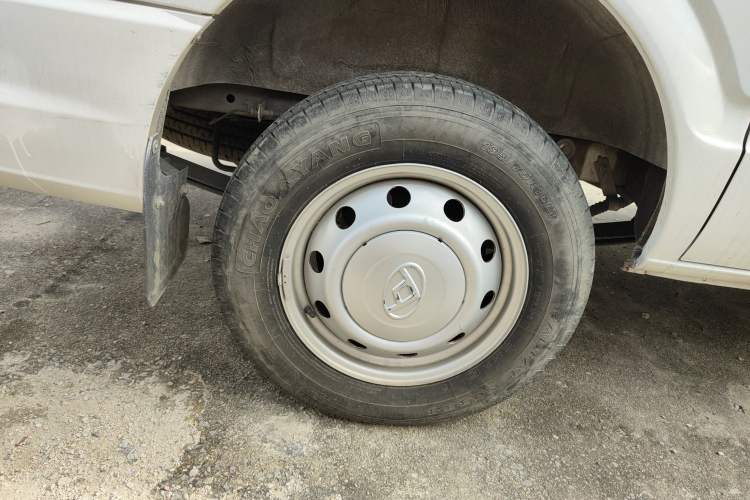 Used SAIC MAXUS Xintu V80 2023 2.0T Manual Classic City Delivery King Short Wheelbase Mid-Roof 3-Seater